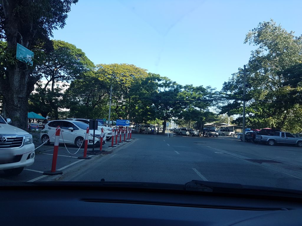 ภาพถนนตรงที่ Center of Medical Excellence Clinic ตั้งอยู่ ถ่ายโดย ekkarin พ.ศ. 2561 (2018) · A street-level view of where Center of Medical Excellence Clinic stands, by ekkarin in 2561 (2018)