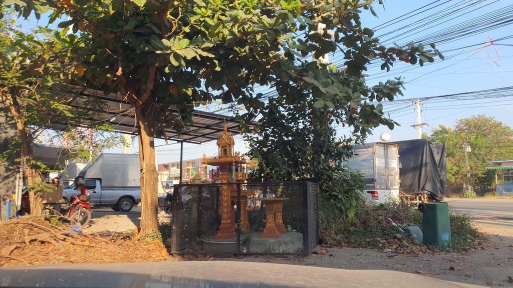 ภาพถนนตรงที่ Qahwa Roastery and Lab ตั้งอยู่ ถ่ายโดย jrcarlsen พ.ศ. 2566 (2023) · A street-level view of where Qahwa Roastery and Lab stands, by jrcarlsen in 2566 (2023)