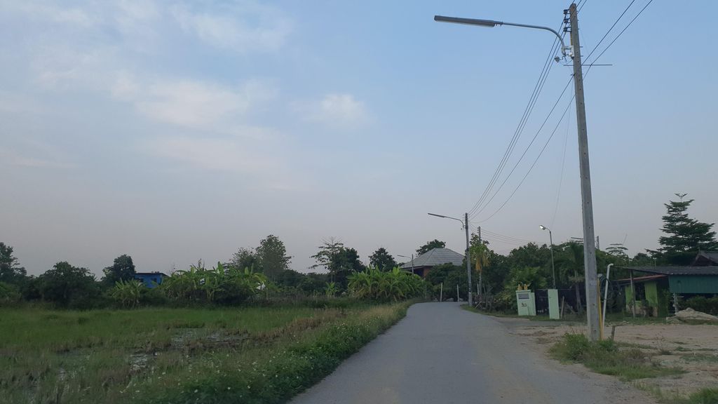 ภาพถนนตรงที่ Sixth Sep Cafe and Farm ตั้งอยู่ ถ่ายโดย jrcarlsen พ.ศ. 2565 (2022) · A street-level view of where Sixth Sep Cafe and Farm stands, by jrcarlsen in 2565 (2022)
