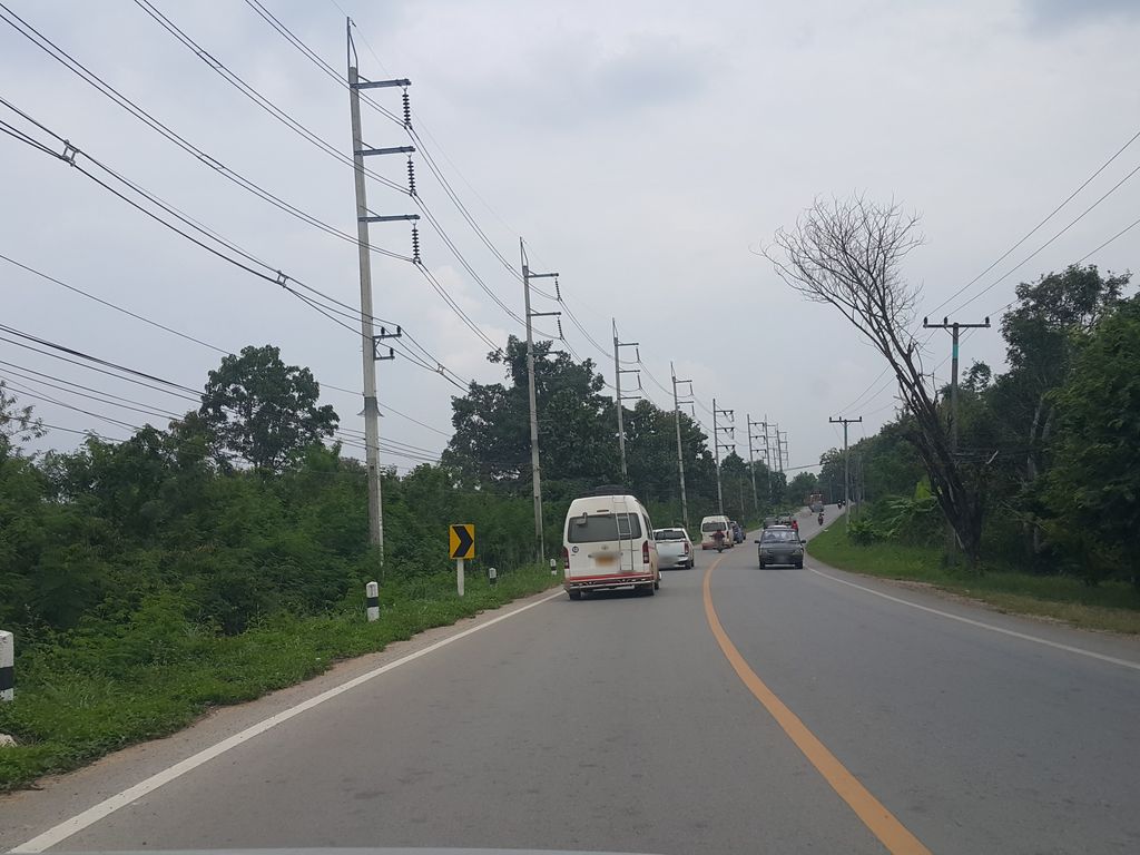ภาพถนนตรงที่ Pai 91.5 resort ตั้งอยู่ ถ่ายโดย jrcarlsen พ.ศ. 2558 (2015) · A street-level view of where Pai 91.5 resort stands, by jrcarlsen in 2558 (2015)