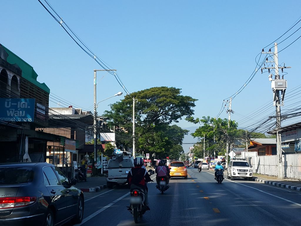 ภาพถนนตรงที่ ฟิชมาเนีย ตั้งอยู่ ถ่ายโดย jrcarlsen พ.ศ. 2559 (2016) · A street-level view of where ฟิชมาเนีย · Fitmania stands, by jrcarlsen in 2559 (2016)