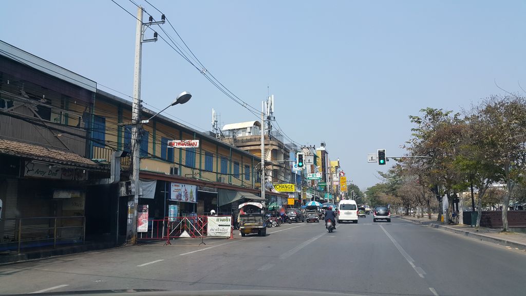 ภาพถนนตรงที่ Win Cosmetics ตั้งอยู่ ถ่ายโดย jrcarlsen พ.ศ. 2560 (2017) · A street-level view of where Win Cosmetics stands, by jrcarlsen in 2560 (2017)