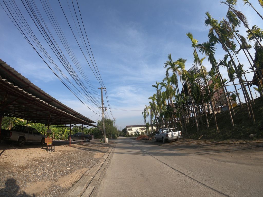 ภาพถนนตรงที่ SAP Restaurant ตั้งอยู่ ถ่ายโดย chanuwath_grab พ.ศ. 2562 (2019) · A street-level view of where SAP Restaurant stands, by chanuwath_grab in 2562 (2019)