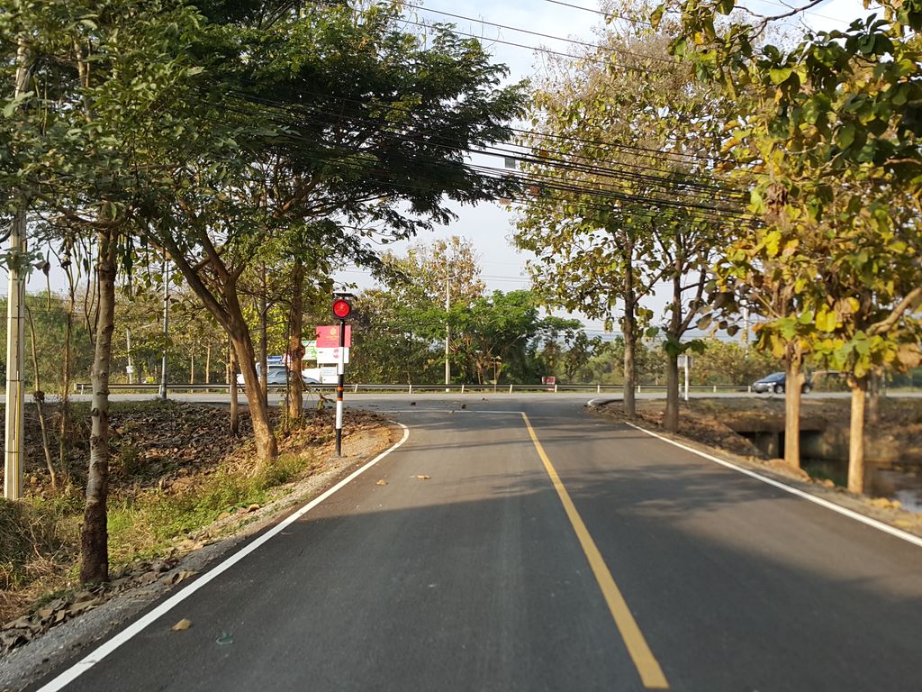 ภาพถนนตรงที่ Bungfoon Cafe ตั้งอยู่ ถ่ายโดย jrcarlsen พ.ศ. 2558 (2015) · A street-level view of where Bungfoon Cafe stands, by jrcarlsen in 2558 (2015)