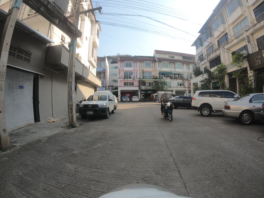 ภาพถนนตรงที่ หจก.อินสทรูเม้นท์ แล็ป - Instrument lab ตั้งอยู่ ถ่ายโดย chanuwath_grab พ.ศ. 2562 (2019) · A street-level view of where หจก.อินสทรูเม้นท์ แล็ป - Instrument lab stands, by chanuwath_grab in 2562 (2019)