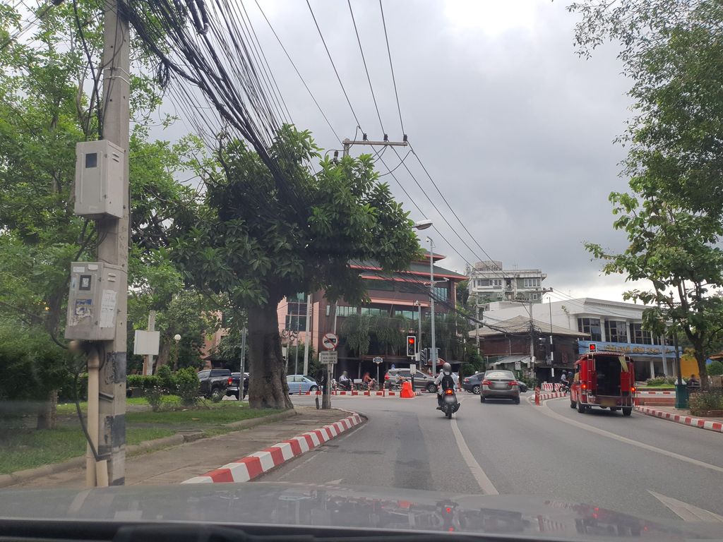 ภาพถนนตรงที่ Neko Anone ตั้งอยู่ ถ่ายโดย jrcarlsen พ.ศ. 2566 (2023) · A street-level view of where Neko Anone stands, by jrcarlsen in 2566 (2023)