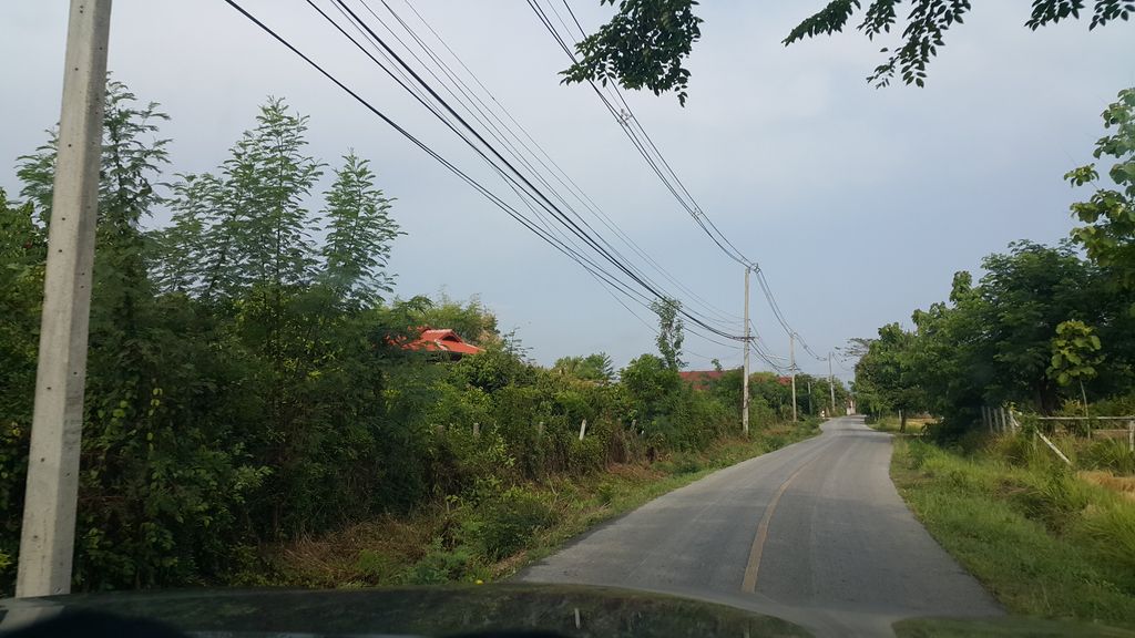 ภาพถนนตรงที่ Kinbar ตั้งอยู่ ถ่ายโดย jrcarlsen พ.ศ. 2559 (2016) · A street-level view of where Kinbar stands, by jrcarlsen in 2559 (2016)