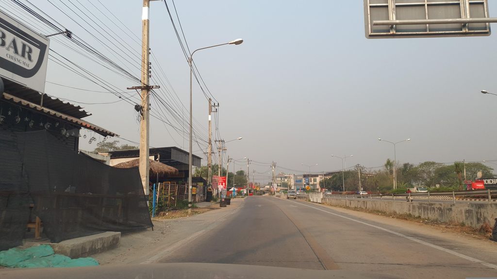 ภาพถนนตรงที่ อภิรมย์ คาเฟ่ เชียงใหม่ ตั้งอยู่ ถ่ายโดย jrcarlsen พ.ศ. 2566 (2023) · A street-level view of where อภิรมย์ คาเฟ่ เชียงใหม่ · Aphinma Café Chiang Mai stands, by jrcarlsen in 2566 (2023)