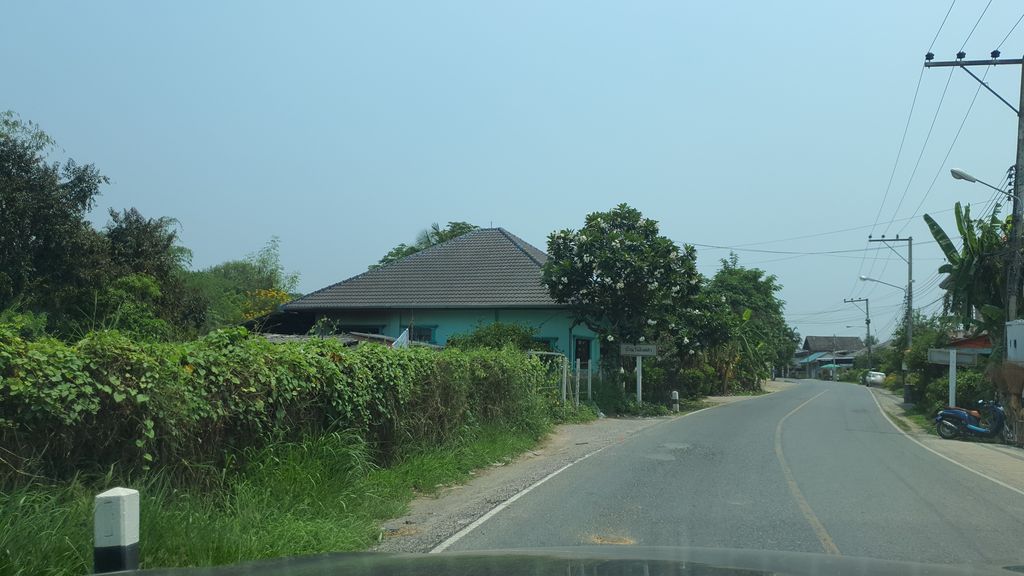 ภาพถนนตรงที่ Ping River House ตั้งอยู่ ถ่ายโดย jrcarlsen พ.ศ. 2564 (2021) · A street-level view of where Ping River House stands, by jrcarlsen in 2564 (2021)