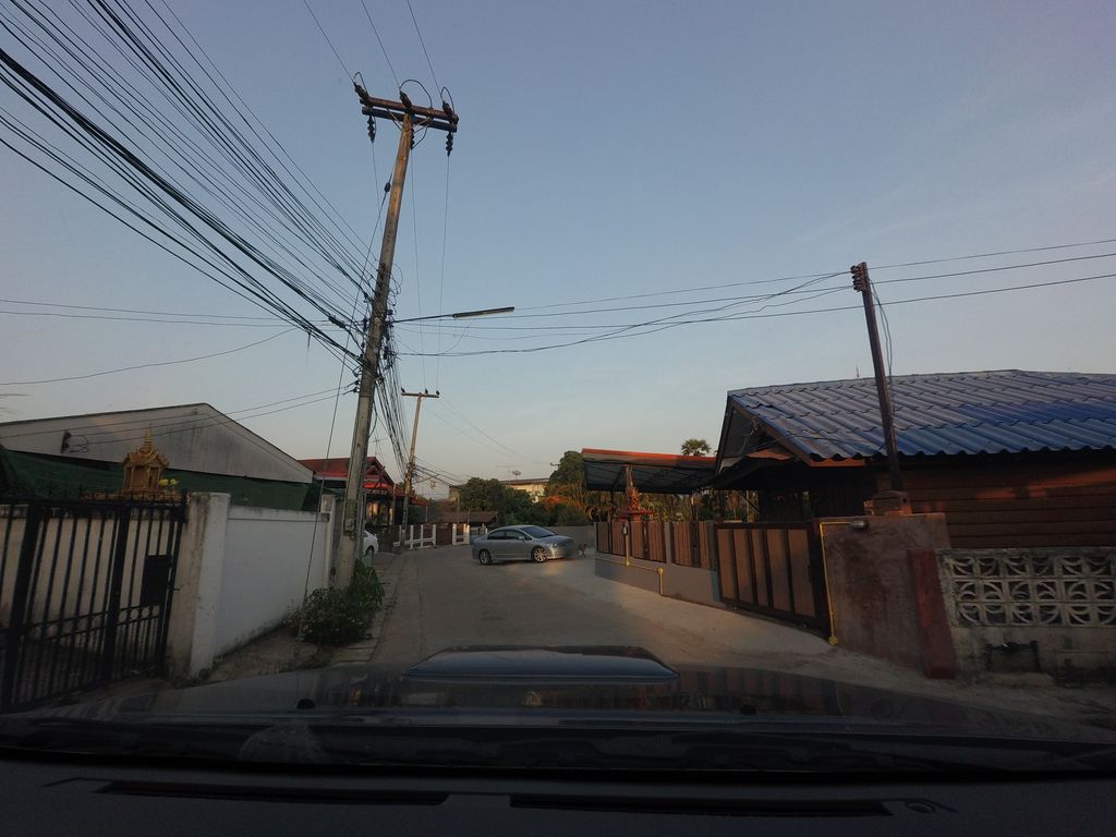 ภาพถนนตรงที่ บ้านยอดตำลึง เชียงดาว ตั้งอยู่ ถ่ายโดย mishari พ.ศ. 2559 (2016) · A street-level view of where บ้านยอดตำลึง เชียงดาว · Ban Yot Tamlueng Chiang Dao stands, by mishari in 2559 (2016)