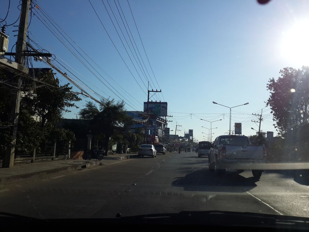 ภาพถนนตรงที่ เพชรแบตเตอรี่-หางดง ตั้งอยู่ ถ่ายโดย mishari พ.ศ. 2557 (2014) · A street-level view of where เพชรแบตเตอรี่-หางดง · Phet Battery-Hang Dong stands, by mishari in 2557 (2014)