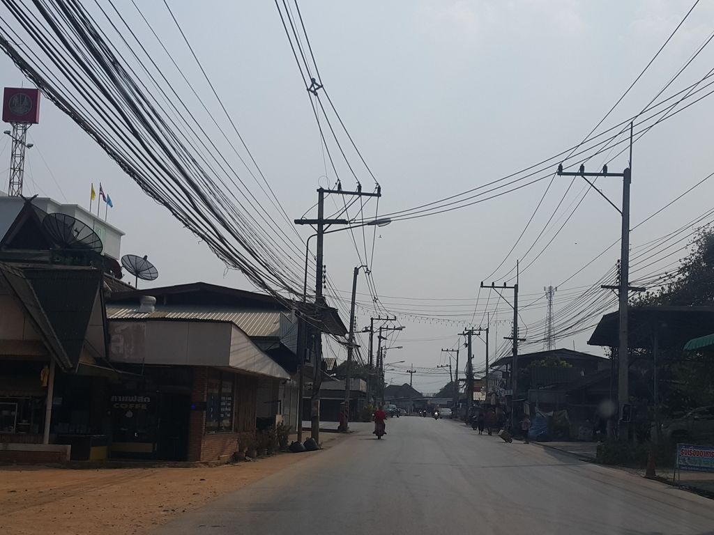ภาพถนนตรงที่ Oligo Café ตั้งอยู่ ถ่ายโดย jrcarlsen พ.ศ. 2559 (2016) · A street-level view of where Oligo Café stands, by jrcarlsen in 2559 (2016)