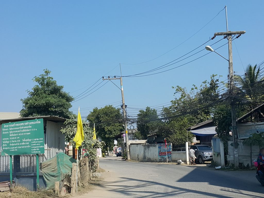 ภาพถนนตรงที่ แม่ริม-สะเมิง ตั้งอยู่ ถ่ายโดย jrcarlsen พ.ศ. 2558 (2015) · A street-level view of where แม่ริม-สะเมิง · Mae Rim-Samoeng stands, by jrcarlsen in 2558 (2015)