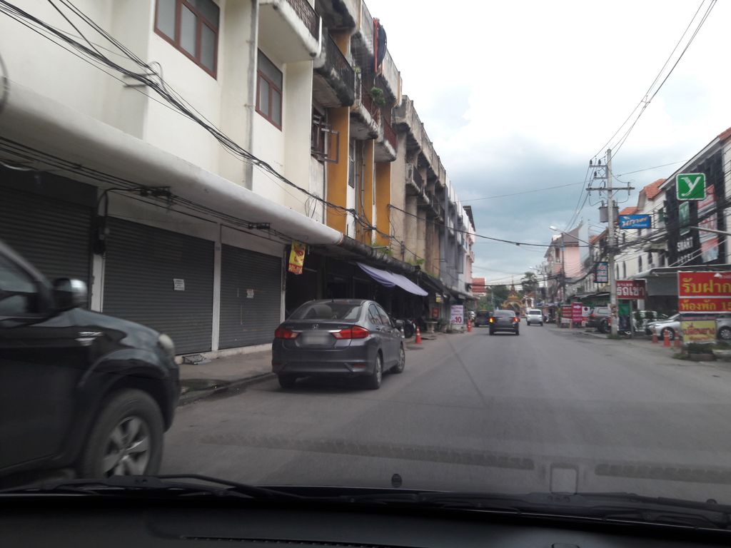 ภาพถนนตรงที่ อาเขตรถเช่า เชียงใหม่ ตั้งอยู่ ถ่ายโดย superbate พ.ศ. 2561 (2018) · A street-level view of where อาเขตรถเช่า เชียงใหม่ · Akhetrotchao Chiang Mai stands, by superbate in 2561 (2018)