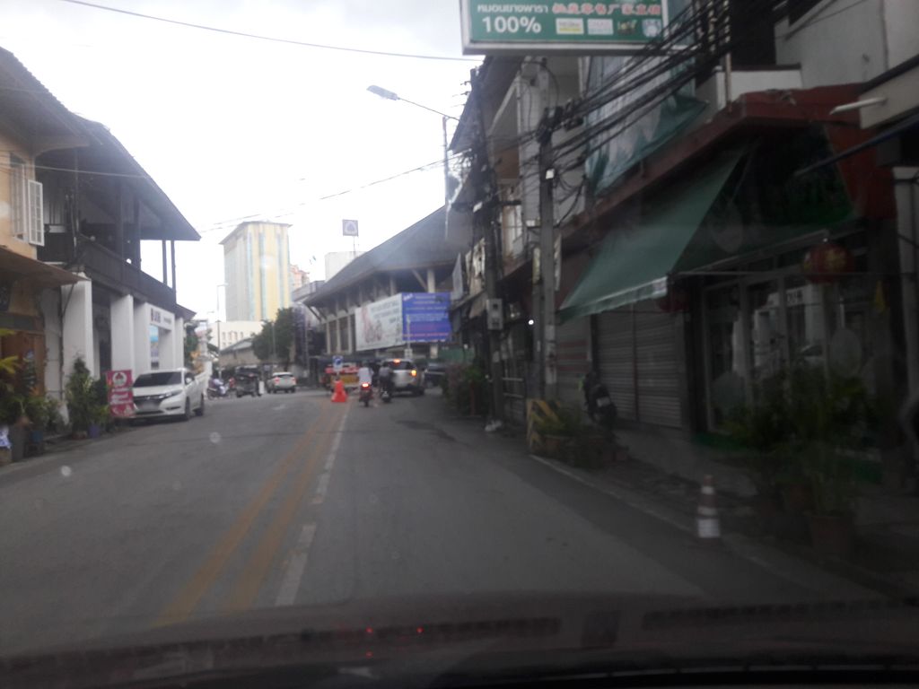 ภาพถนนตรงที่ Lounge Mae Kampong Monjam Van ตั้งอยู่ ถ่ายโดย ratchaphat พ.ศ. 2561 (2018) · A street-level view of where Lounge Mae Kampong Monjam Van stands, by ratchaphat in 2561 (2018)