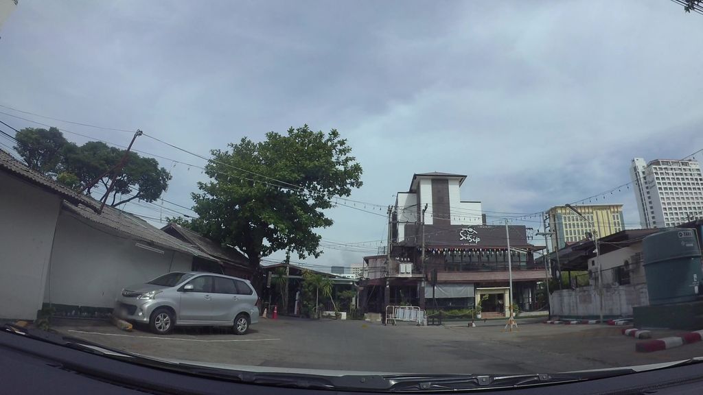 ภาพถนนตรงที่ Hard Cocktail Bar ตั้งอยู่ ถ่ายโดย kaart_3 พ.ศ. 2562 (2019) · A street-level view of where Hard Cocktail Bar stands, by kaart_3 in 2562 (2019)