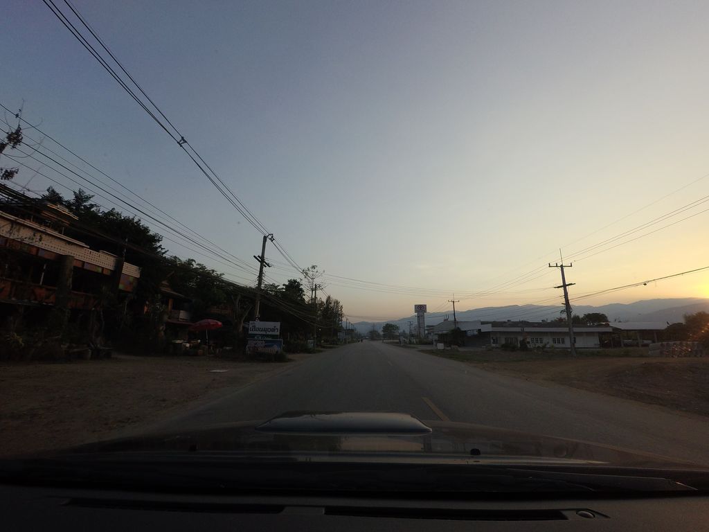 ภาพถนนตรงที่ ร้านลาบลุงคำ เชียงดาว ตั้งอยู่ ถ่ายโดย mishari พ.ศ. 2559 (2016) · A street-level view of where ร้านลาบลุงคำ เชียงดาว · Ran Lablungkham Chiang Dao stands, by mishari in 2559 (2016)