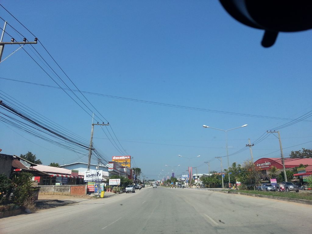 ภาพถนนตรงที่ ร้านก๋วยเตี๋ยวหมูมิ้ว ตั้งอยู่ ถ่ายโดย mishari พ.ศ. 2558 (2015) · A street-level view of where ร้านก๋วยเตี๋ยวหมูมิ้ว · Ran Kuaitiao Mu Mio stands, by mishari in 2558 (2015)
