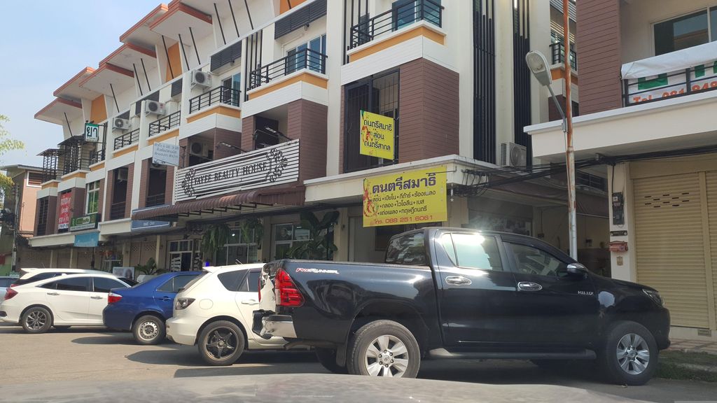ภาพถนนตรงที่ Ting ting nail&spa ถิงถิง เนล แอนด์ สปา -แม่ริมเชียงใหม่ ตั้งอยู่ ถ่ายโดย jrcarlsen พ.ศ. 2566 (2023) · A street-level view of where Ting ting nail&spa ถิงถิง เนล แอนด์ สปา -แม่ริมเชียงใหม่ stands, by jrcarlsen in 2566 (2023)