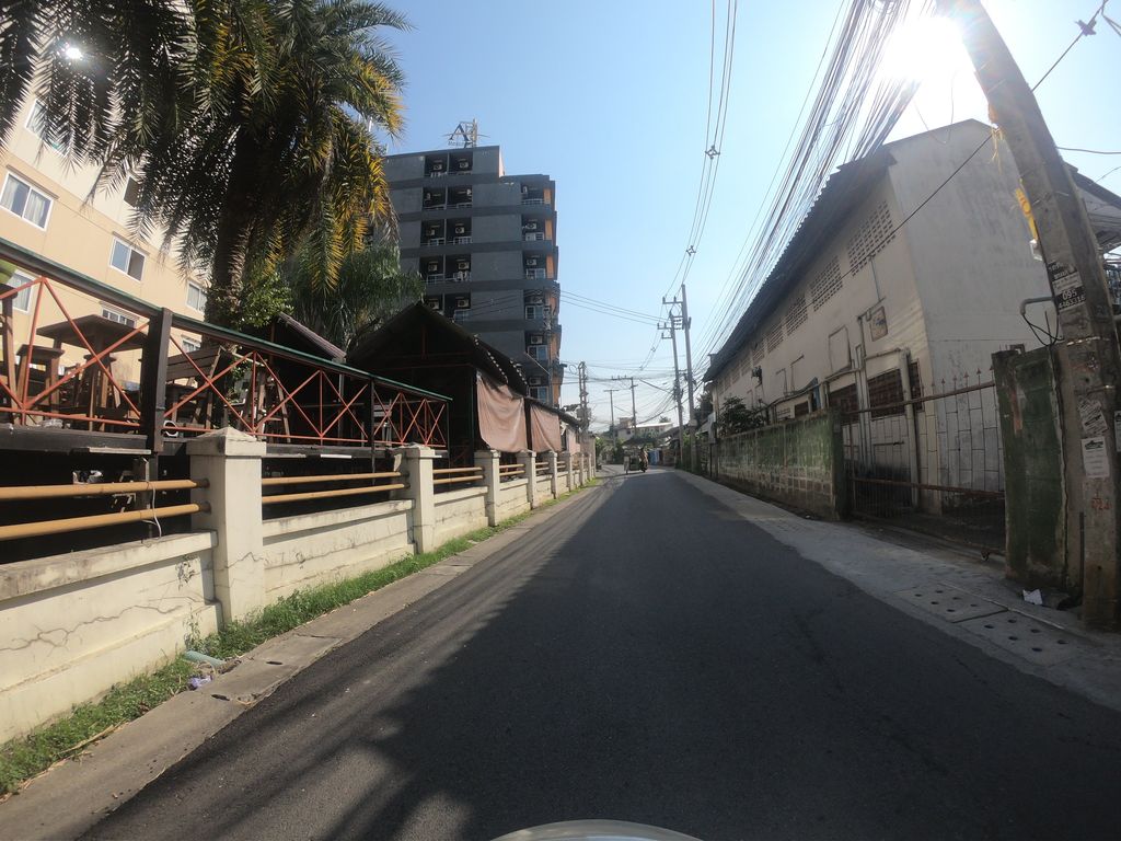 ภาพถนนตรงที่ ExpertCare School ตั้งอยู่ ถ่ายโดย chanuwath_grab พ.ศ. 2562 (2019) · A street-level view of where ExpertCare School stands, by chanuwath_grab in 2562 (2019)