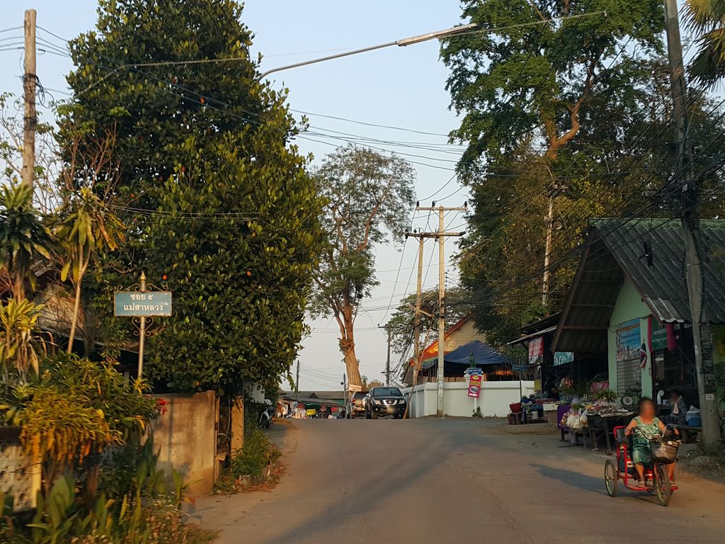 ภาพถนนตรงที่ จีแอล  คอฟฟี่ ตั้งอยู่ ถ่ายโดย jrcarlsen พ.ศ. 2559 (2016) · A street-level view of where จีแอล  คอฟฟี่ · Chiaen Coffee stands, by jrcarlsen in 2559 (2016)