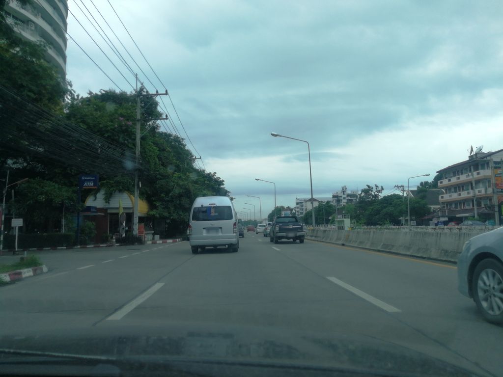 ภาพถนนตรงที่ โคขุน โพนยางคำ ตั้งอยู่ ถ่ายโดย chanon พ.ศ. 2561 (2018) · A street-level view of where โคขุน โพนยางคำ · Khokhun Phonyangkham stands, by chanon in 2561 (2018)