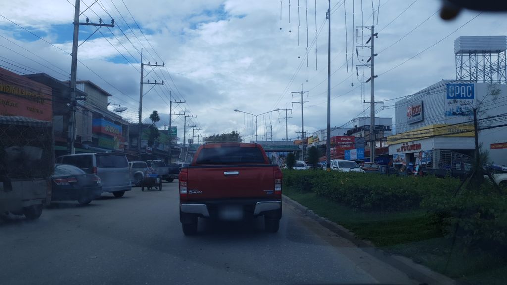 ภาพถนนตรงที่ รสดีโฟน ตั้งอยู่ ถ่ายโดย silamanee พ.ศ. 2561 (2018) · A street-level view of where รสดีโฟน · Rotdifon stands, by silamanee in 2561 (2018)