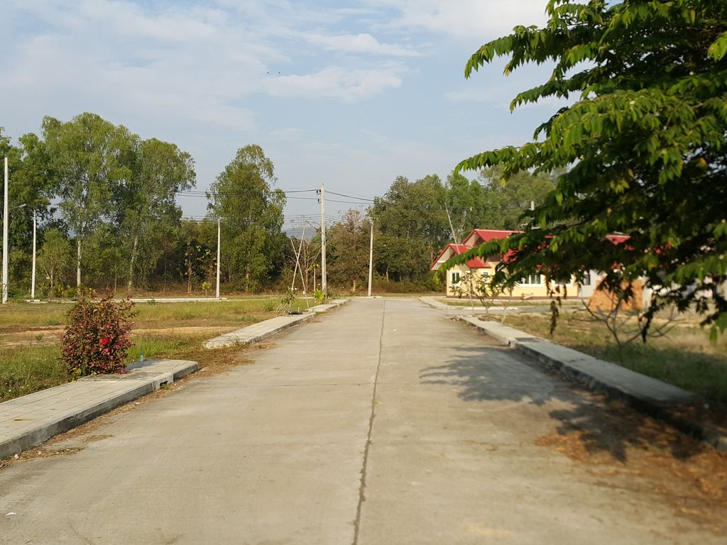 ภาพถนนตรงที่ Herbal Drink คาเฟ่สุขภาพ ตั้งอยู่ ถ่ายโดย jrcarlsen พ.ศ. 2558 (2015) · A street-level view of where Herbal Drink คาเฟ่สุขภาพ stands, by jrcarlsen in 2558 (2015)