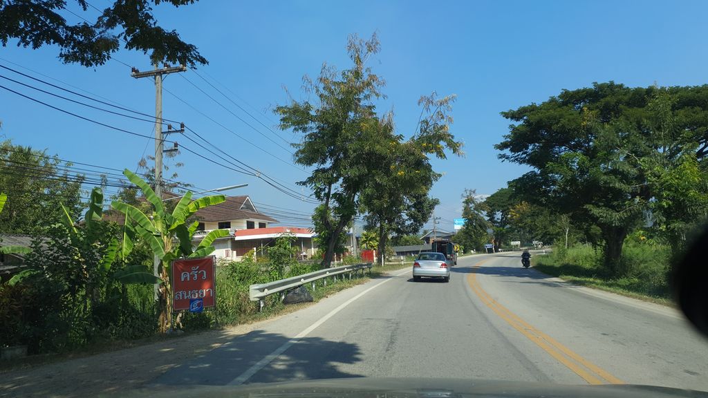 ภาพถนนตรงที่ No.149 Cafe at ครัวสนธยา ตั้งอยู่ ถ่ายโดย jrcarlsen พ.ศ. 2562 (2019) · A street-level view of where No.149 Cafe at ครัวสนธยา stands, by jrcarlsen in 2562 (2019)