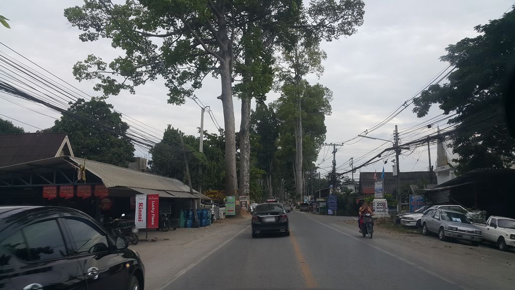 ภาพถนนตรงที่ Highrisk - Cannabis Dispensary 大麻 Marijuana марихуана タイの大麻 ตั้งอยู่ ถ่ายโดย jrcarlsen พ.ศ. 2561 (2018) · A street-level view of where Highrisk - Cannabis Dispensary 大麻 Marijuana марихуана タイの大麻 stands, by jrcarlsen in 2561 (2018)