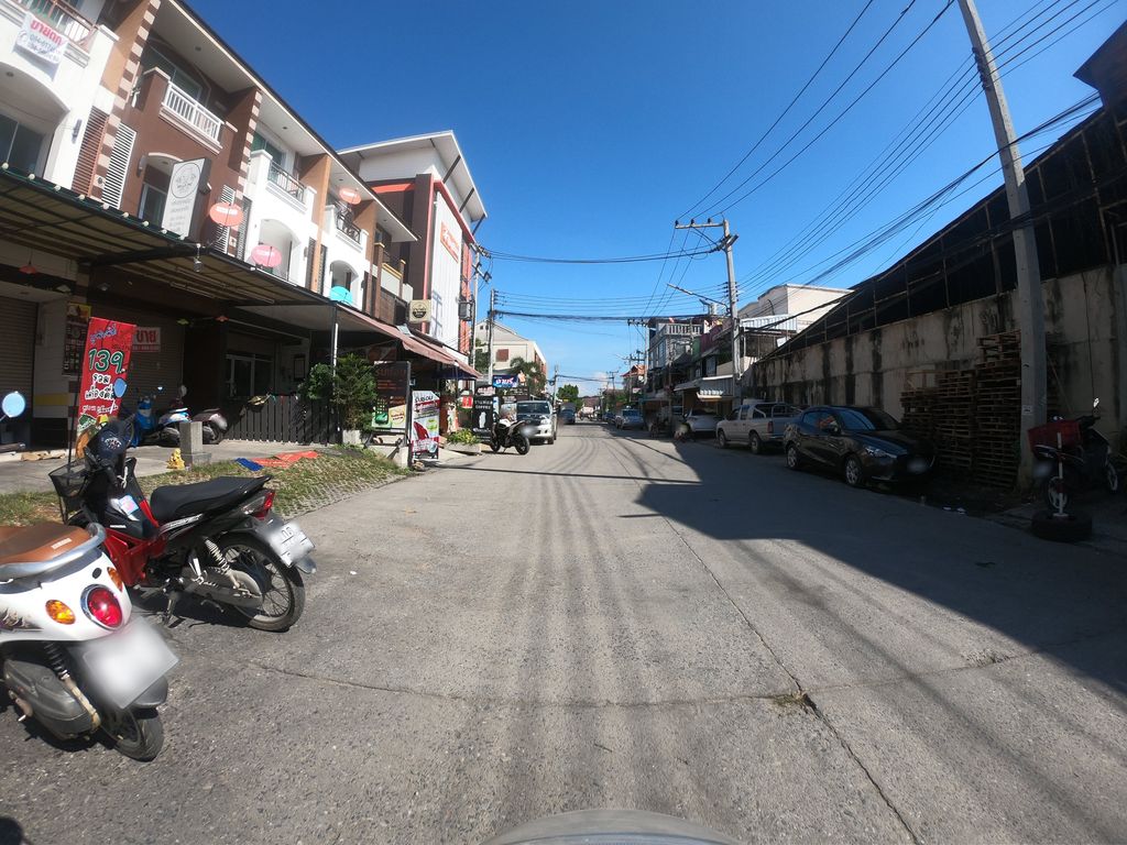 ภาพถนนตรงที่ ซำบายใจ โมบาย ตั้งอยู่ ถ่ายโดย chanuwath_grab พ.ศ. 2562 (2019) · A street-level view of where ซำบายใจ โมบาย · Sambaichai Mobile stands, by chanuwath_grab in 2562 (2019)