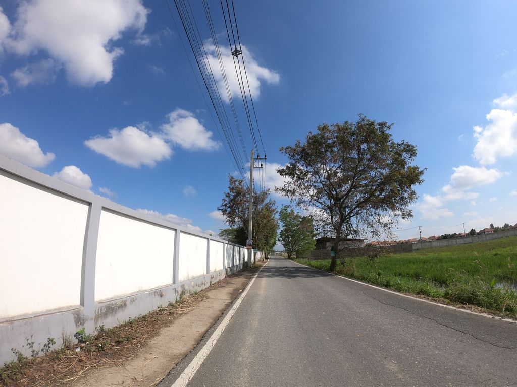 ภาพถนนตรงที่ Nice Van Chiang Mai ตั้งอยู่ ถ่ายโดย chanuwath_grab พ.ศ. 2562 (2019) · A street-level view of where Nice Van Chiang Mai stands, by chanuwath_grab in 2562 (2019)