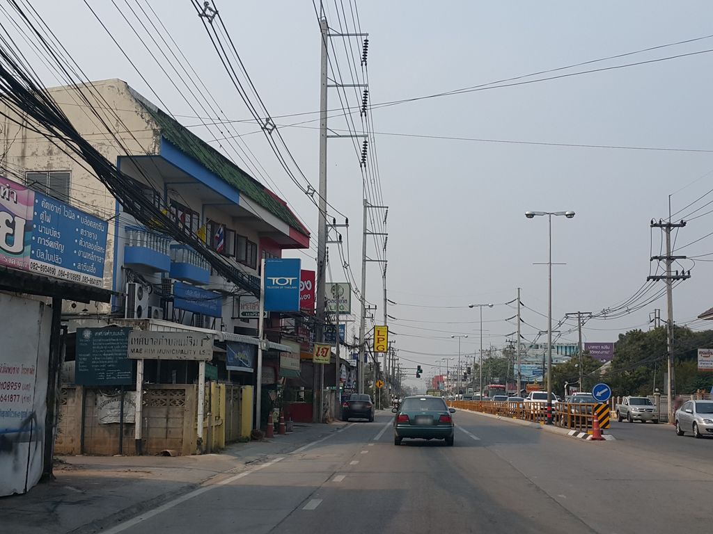 ภาพถนนตรงที่ วันเพ็ญเนิสเซอรี่ ตั้งอยู่ ถ่ายโดย jrcarlsen พ.ศ. 2559 (2016) · A street-level view of where วันเพ็ญเนิสเซอรี่ · Wanphen Nursery stands, by jrcarlsen in 2559 (2016)