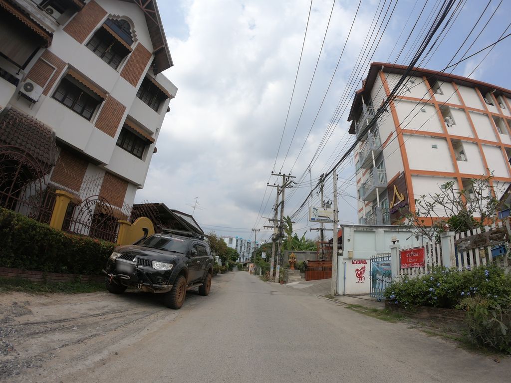 ภาพถนนตรงที่ Mantra Place ตั้งอยู่ ถ่ายโดย chanuwath_grab พ.ศ. 2562 (2019) · A street-level view of where Mantra Place stands, by chanuwath_grab in 2562 (2019)