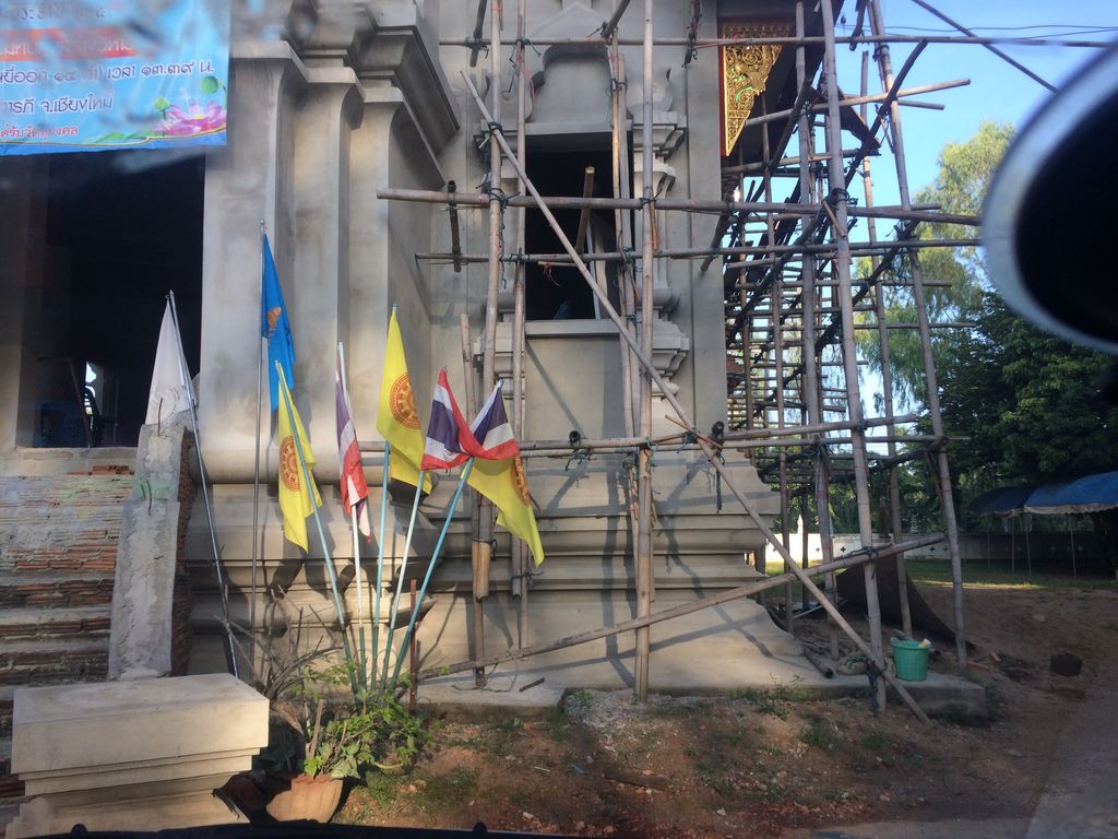 ภาพถนนตรงที่ วัดป่าเดื่อ ตั้งอยู่ ถ่ายโดย prasert พ.ศ. 2559 (2016) · A street-level view of where วัดป่าเดื่อ · Wat Pa Duea stands, by prasert in 2559 (2016)