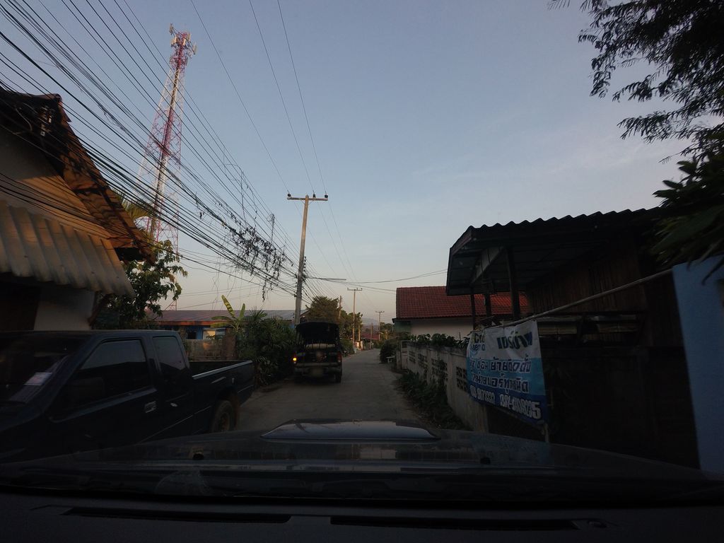 ภาพถนนตรงที่ Sweet Home Cafe ตั้งอยู่ ถ่ายโดย mishari พ.ศ. 2559 (2016) · A street-level view of where Sweet Home Cafe stands, by mishari in 2559 (2016)