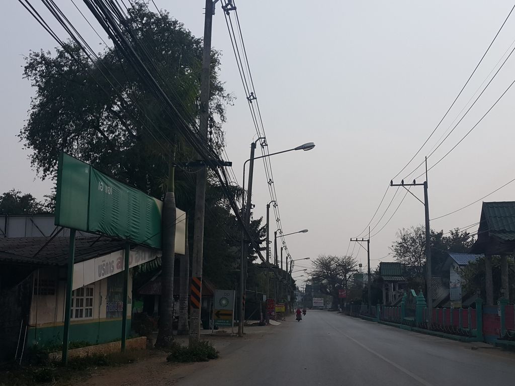 ภาพถนนตรงที่ ร้าน ลิเดีย ยิ้ม ตั้งอยู่ ถ่ายโดย jrcarlsen พ.ศ. 2559 (2016) · A street-level view of where ร้าน ลิเดีย ยิ้ม · Ran Lidia Yim stands, by jrcarlsen in 2559 (2016)