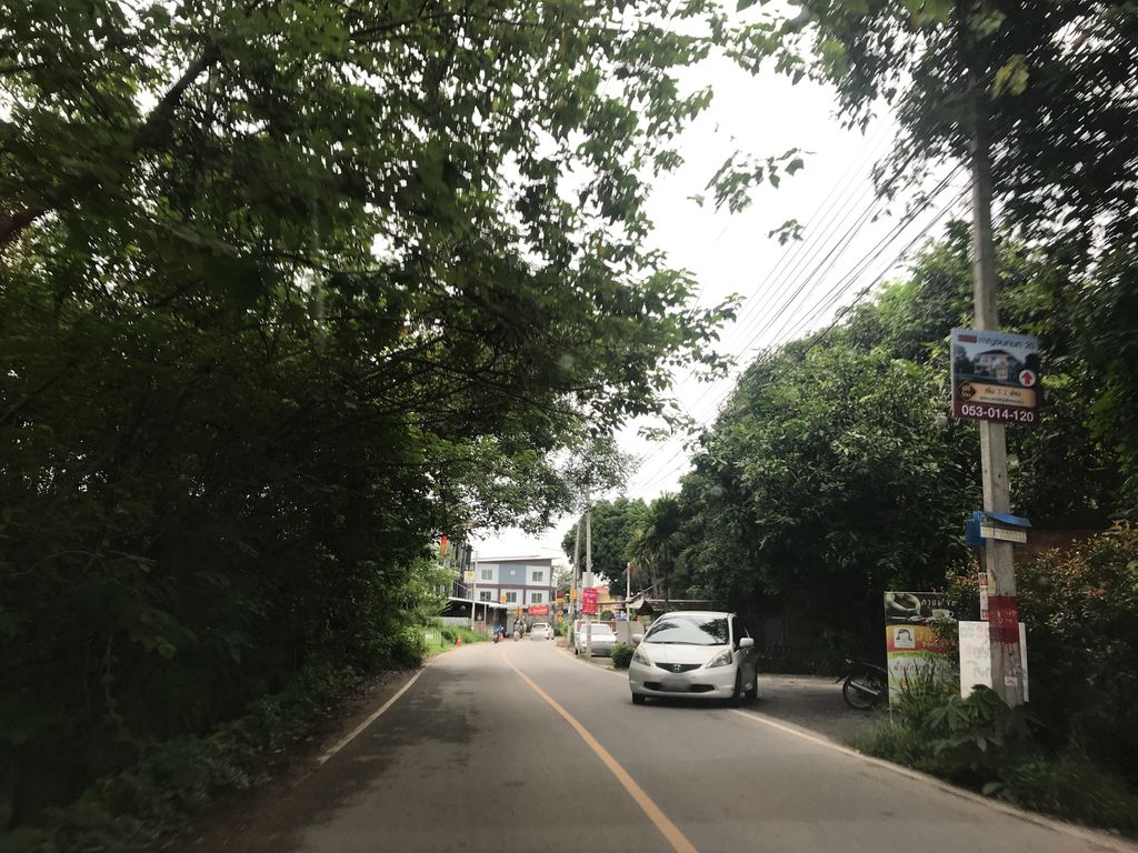 ภาพถนนตรงที่ ครัวคุณโย ตั้งอยู่ ถ่ายโดย prasert พ.ศ. 2561 (2018) · A street-level view of where ครัวคุณโย · Khruakhunyo stands, by prasert in 2561 (2018)