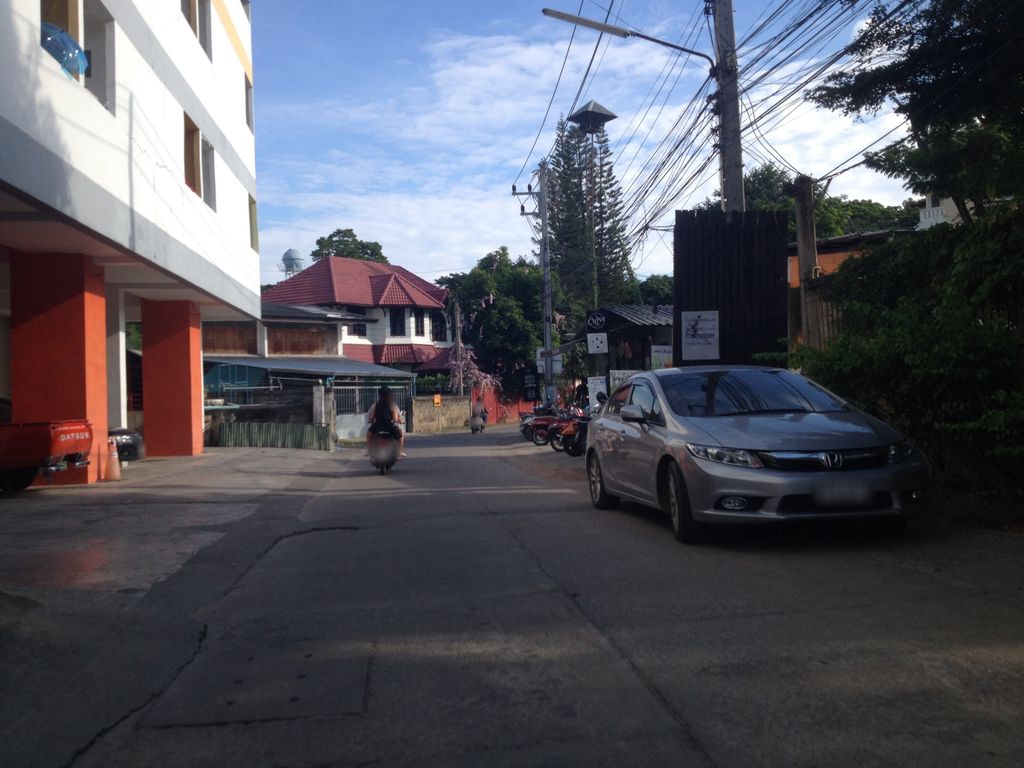 ภาพถนนตรงที่ Mind Tools Co., Ltd. ตั้งอยู่ ถ่ายโดย jimwatana พ.ศ. 2558 (2015) · A street-level view of where Mind Tools Co., Ltd. stands, by jimwatana in 2558 (2015)