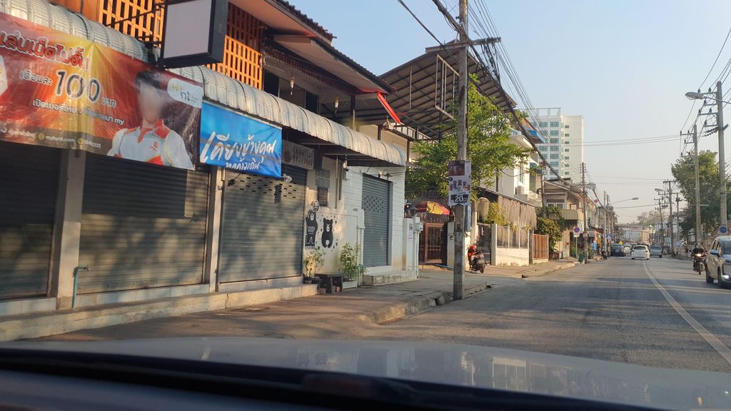 ภาพถนนตรงที่ Prefersweets Chiangmai ตั้งอยู่ ถ่ายโดย jrcarlsen พ.ศ. 2566 (2023) · A street-level view of where Prefersweets Chiangmai stands, by jrcarlsen in 2566 (2023)