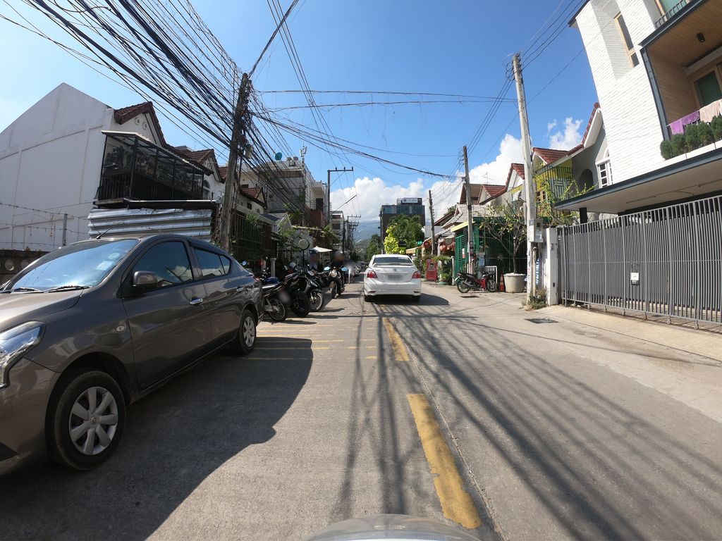 ภาพถนนตรงที่ Exotissimo Travel ตั้งอยู่ ถ่ายโดย chanuwath_grab พ.ศ. 2562 (2019) · A street-level view of where Exotissimo Travel stands, by chanuwath_grab in 2562 (2019)