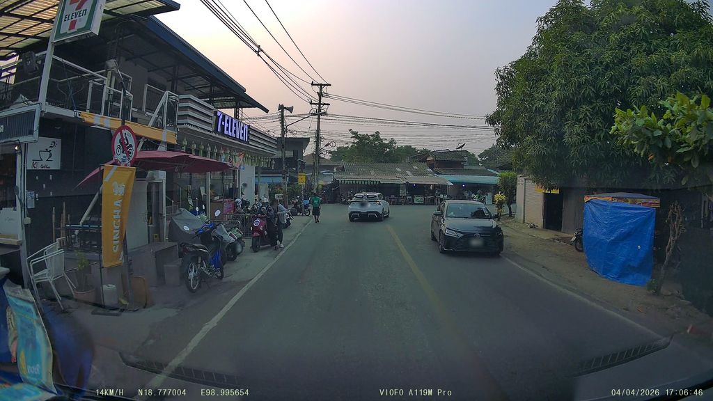 ภาพถนนตรงที่ ส้มตำอุดร รสแซ่บ ตั้งอยู่ ถ่ายโดย ThailandCambodia พ.ศ. 2569 (2026) · A street-level view of where ส้มตำอุดร รสแซ่บ · Somtam Rotsaep stands, by ThailandCambodia in 2569 (2026)
