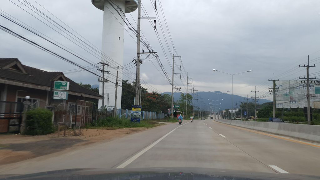 ภาพถนนตรงที่ Wanida Hostel ตั้งอยู่ ถ่ายโดย jrcarlsen พ.ศ. 2564 (2021) · A street-level view of where Wanida Hostel stands, by jrcarlsen in 2564 (2021)