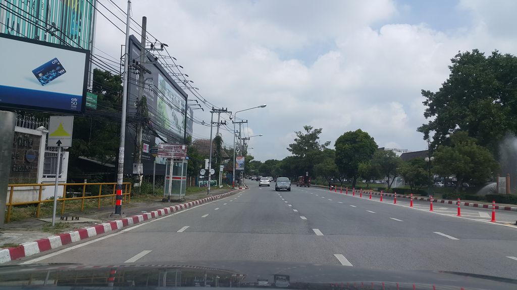 ภาพถนนตรงที่ Scm สาขาเชียงใหม่ ตั้งอยู่ ถ่ายโดย jrcarlsen พ.ศ. 2560 (2017) · A street-level view of where Scm สาขาเชียงใหม่ stands, by jrcarlsen in 2560 (2017)