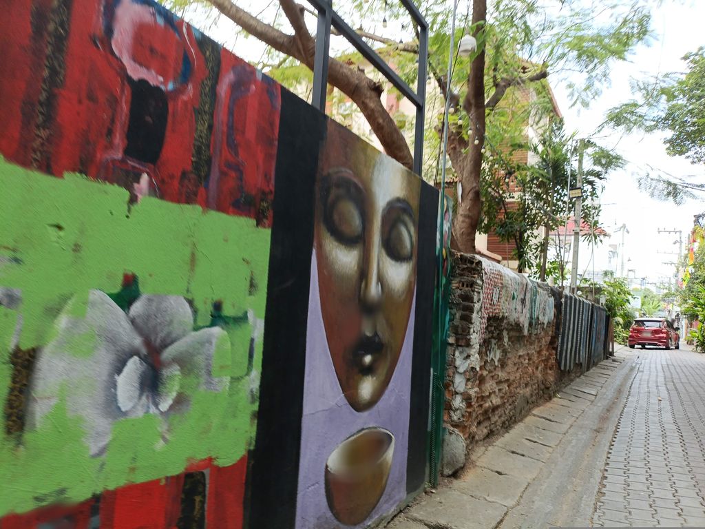 ภาพถนนตรงที่ ข่วงหลวงเวียงแก้ว Wiangkaew ตั้งอยู่ ถ่ายโดย skillsy พ.ศ. 2568 (2025) · A street-level view of where ข่วงหลวงเวียงแก้ว Wiangkaew stands, by skillsy in 2568 (2025)