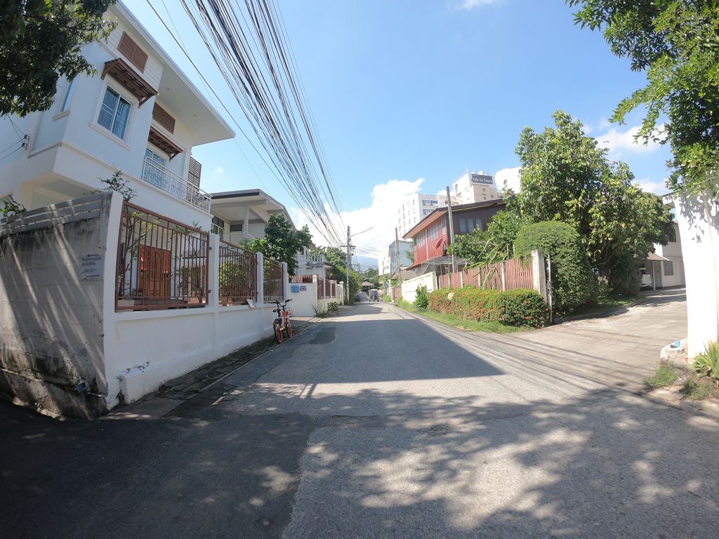 ภาพถนนตรงที่ 48 Cafe' At Wualai Soi 2 ตั้งอยู่ ถ่ายโดย chanuwath_grab พ.ศ. 2562 (2019) · A street-level view of where 48 Cafe' At Wualai Soi 2 stands, by chanuwath_grab in 2562 (2019)
