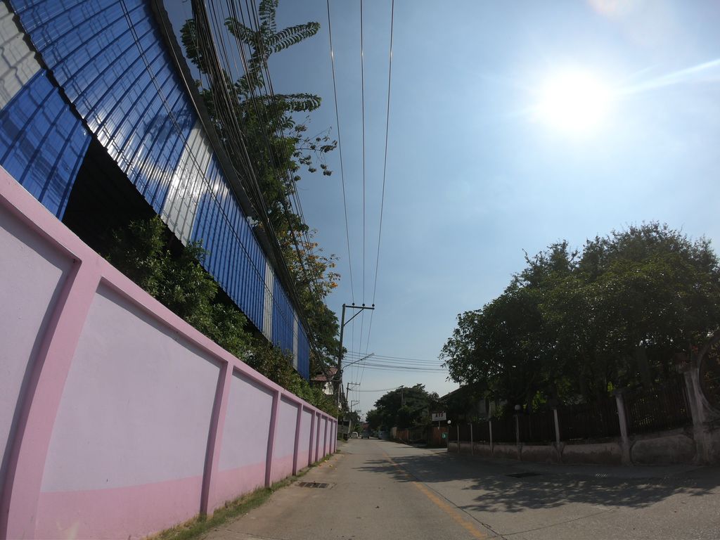 ภาพถนนตรงที่ GDG Offroad ตั้งอยู่ ถ่ายโดย chanuwath_grab พ.ศ. 2562 (2019) · A street-level view of where GDG Offroad stands, by chanuwath_grab in 2562 (2019)