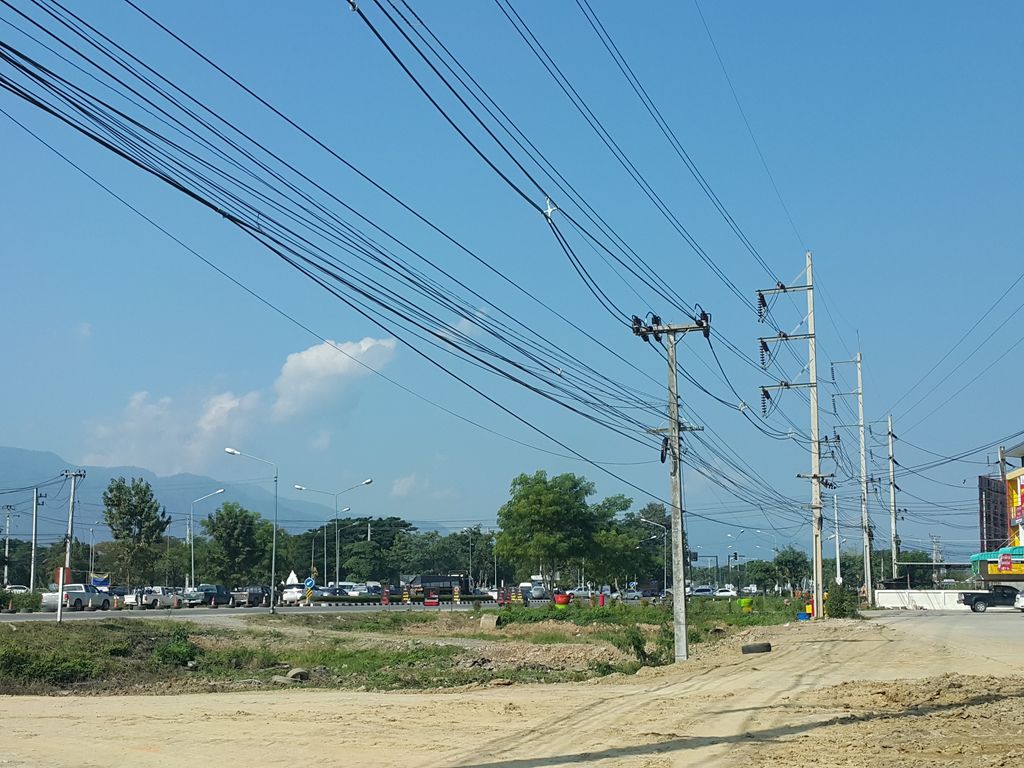 ภาพถนนตรงที่ Manita clinic chiangmai ตั้งอยู่ ถ่ายโดย jrcarlsen พ.ศ. 2558 (2015) · A street-level view of where Manita clinic chiangmai stands, by jrcarlsen in 2558 (2015)