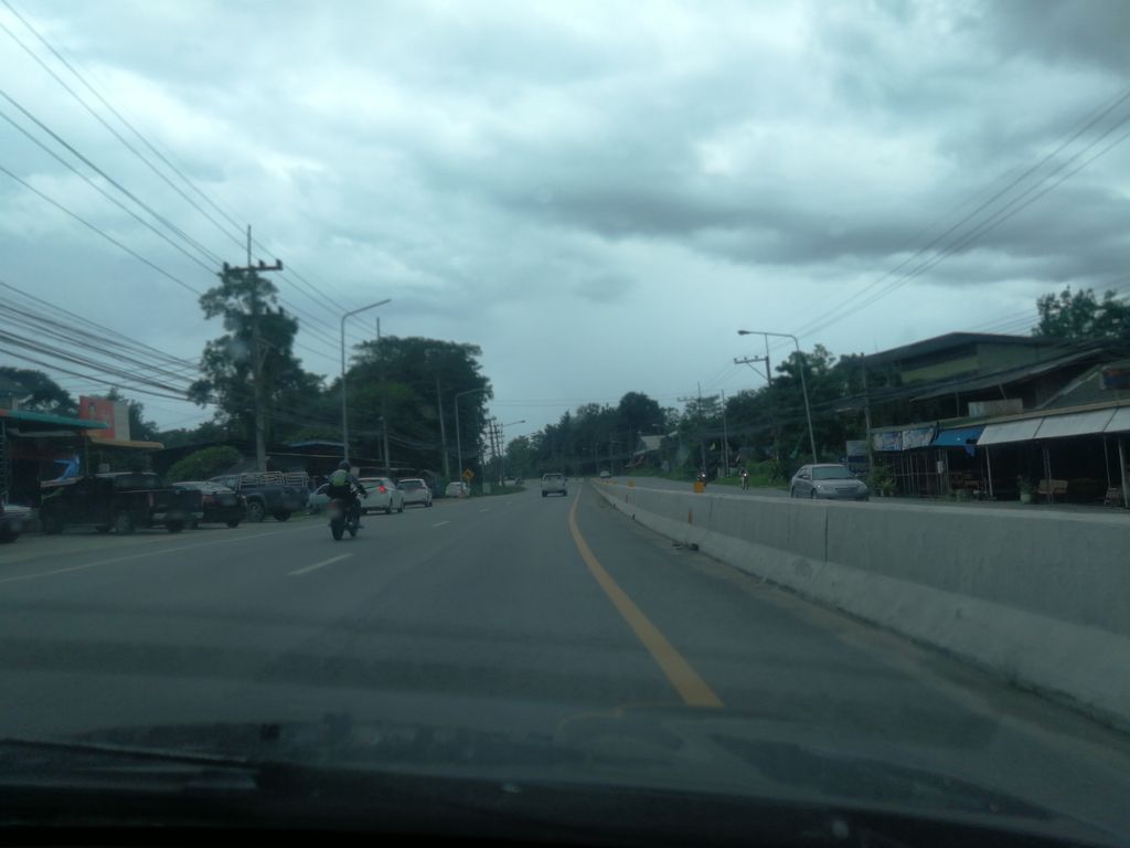ภาพถนนตรงที่ อู่ช่างวิวเซอร์วิส ตั้งอยู่ ถ่ายโดย chanon พ.ศ. 2561 (2018) · A street-level view of where อู่ช่างวิวเซอร์วิส · Uchang View Service stands, by chanon in 2561 (2018)
