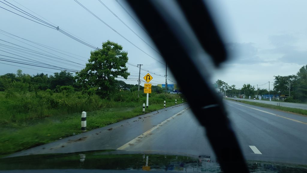 ภาพถนนตรงที่ คลินิกกุลพันธ์วิล ตั้งอยู่ ถ่ายโดย jrcarlsen พ.ศ. 2563 (2020) · A street-level view of where คลินิกกุลพันธ์วิล · Kun Phan Win Clinic stands, by jrcarlsen in 2563 (2020)